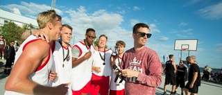 Tusentals såg basketfesten i hamnen