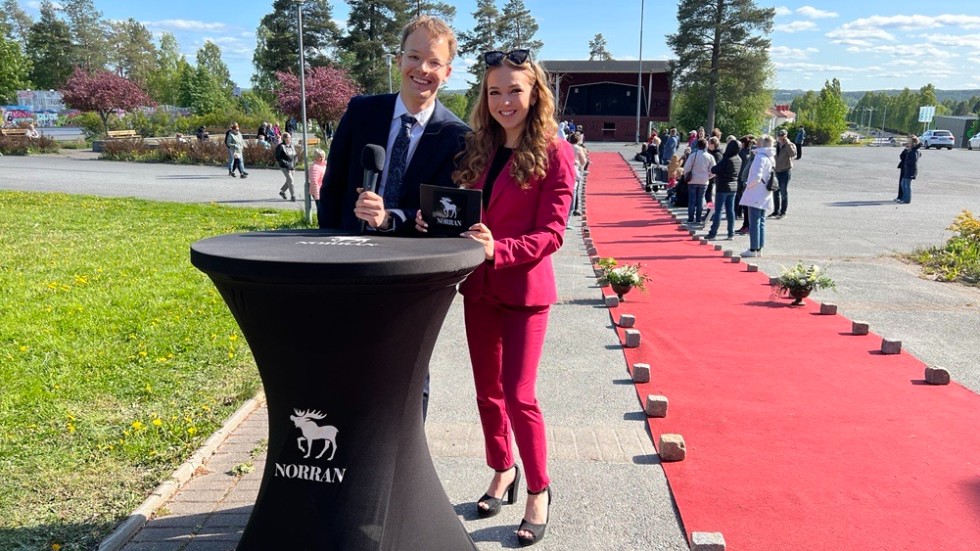 Programledare för kvällen är Wilhelm Sandelin Anton och Melissa Niemann.
