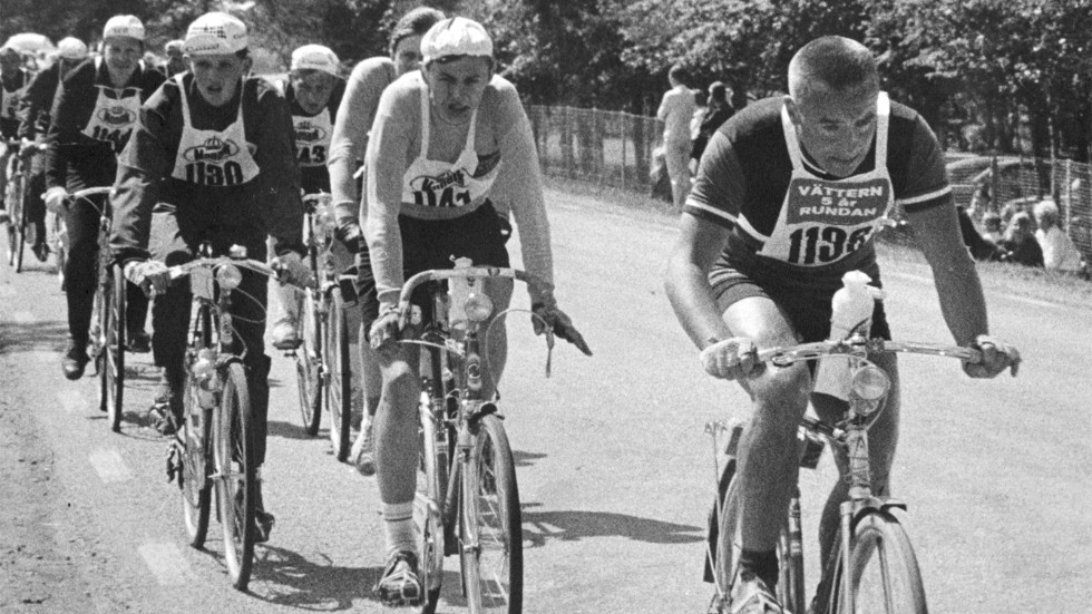 Vid Vätterviksbadet 1970 trycktes det ner rejält med watt i pedalerna. Hur många var det dock ingen som visste. Lika många åkte runt med pulsmätare för att se vad de hade. Och det fanns inga Strava-segment att jaga längs vägen. Det var bara ner i bocken och borra för glatta livet som gällde.