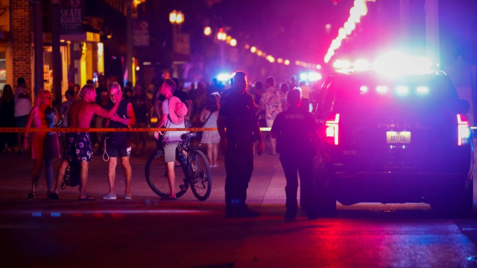 Tre barn och sex vuxna skadades i en skottlossning på en strandpromenad i Hollywood i Florida på måndagen. Tillståndet för samtliga skadade är stabilt, enligt en talesperson för sjukvården.