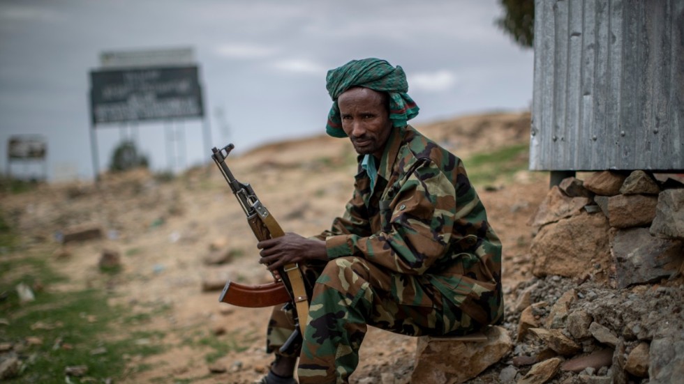 Soldat trogen TPLF i staden Hawzen i Tigrayregionen, Etiopien. Bild från i maj.