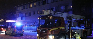 Folk evakuerades från balkonger vid brand