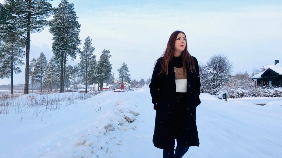 Skuthamn är hemorten för pojken Lars som händelserna kretsar kring i Christina Öhmans debutroman "Under svart himmel".