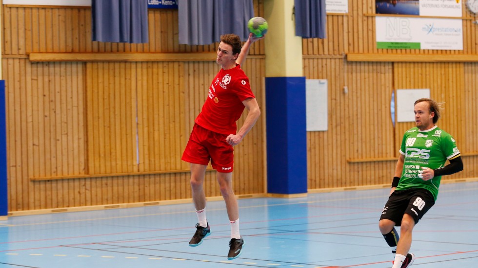 Paul Bamberg och VHF:s division 3-lag har chans att få kvala mot tvåan om laget vinner de två sista seriematcherna.