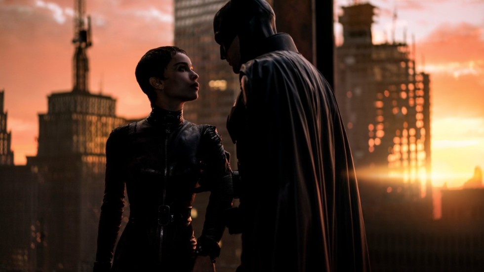 Zoe Kravitz och Robert Pattinson i en laddad scen i "The Batman". Pressbild.