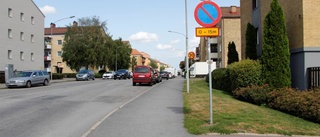 Cyklister på trottoaren upprör boende