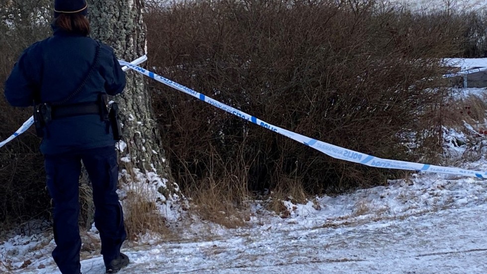 Efter polisens tekniska undersökning togs avspärrningsbandet bort från platsen.