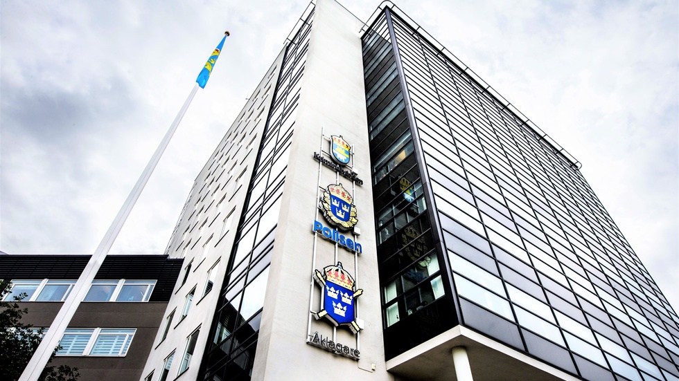 exteriör polishuset.
