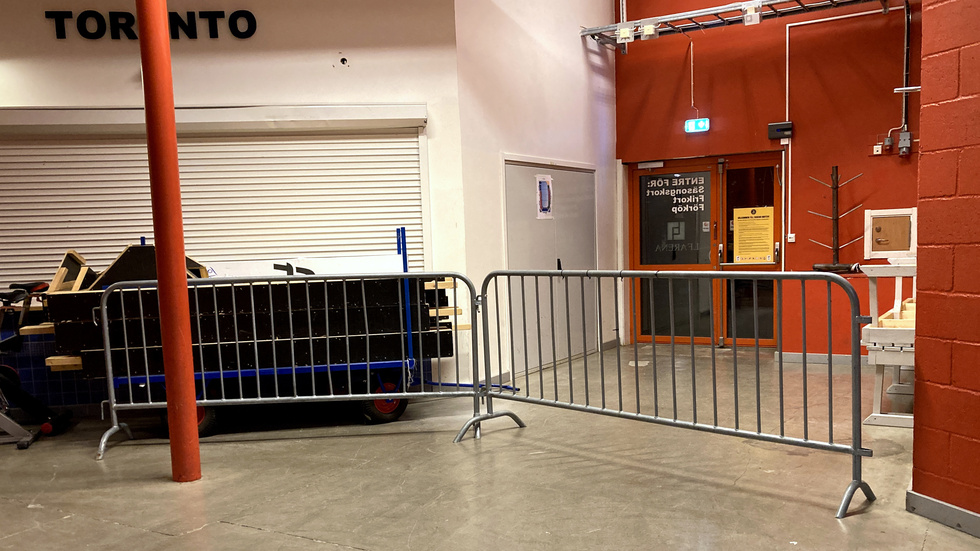 Staketet ska hindra att obehöriga tar sig in med väskor på publikplats. Piteå Hockey ska också ha personal i närheten med uppsikt över området.