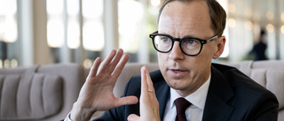 Därför skaver Perssons märkliga, nya skyddsväst