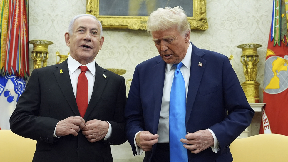 Israels premiärminister Benjamin Netanyahu tillsammans med USA:s president Donald Trump i Vita huset på tisdagen, när Trump presenterade sin "plan" för Gaza.