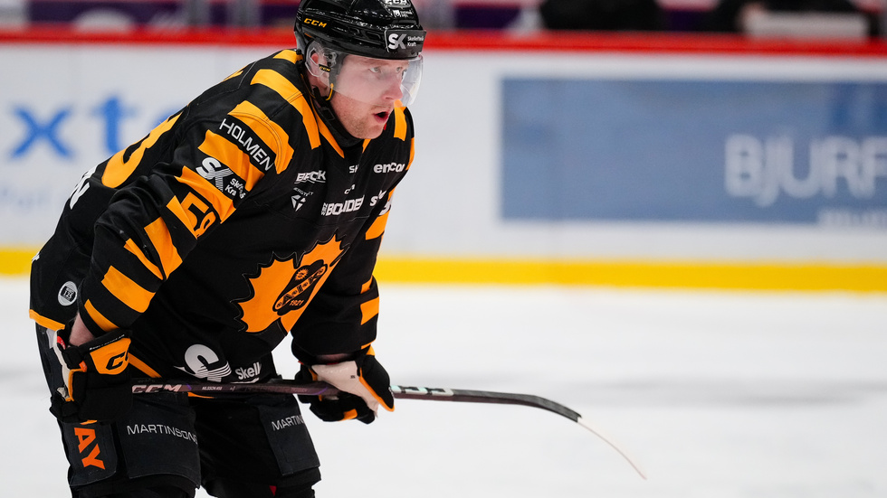 Oskar Nilsson var på plats på dagens träning, där AIK hade åtta av truppens backar på plats.