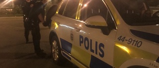 Knivbeväpnad omhändertogs av polis