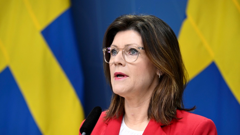 Arbetsmarknadsminister Eva Nordmark (S) har öppnat för att avskaffa flerbarnstillägget, som är kopplat till barnbidraget. 