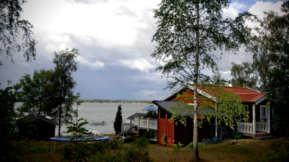Centerpartister i länet skriver i en gemensam debattartikel att de förvånas över att M och KD stoppar förslaget på reformerat strandskydd. "Istället för några steg framåt på vägen redan den 1 juli i år har människor på landsbygden i bästa fall ytterligare en utredning att se fram emot."