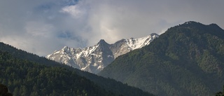 Dödstalet stiger efter lavin i Himalaya