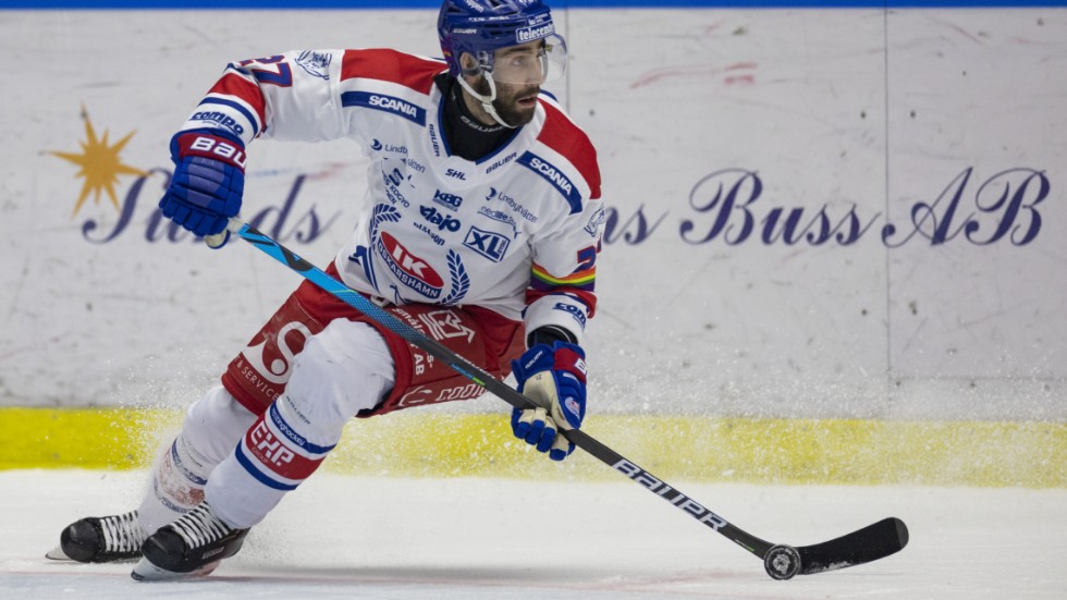 Johan Alm, här i Oskarshamns dress, fick spela mycket i Djurgårdens seger borta mot Södertälje. Arkivbild.