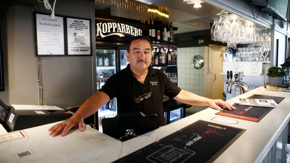 Majed Raheb Kahlo äger Pizzeria Ljura. Utöver den vanliga menyn med pizzor, kebab och en del annat har han även tagit in två matkoncept som enbart går att beställa via nätet. Trenden med så kallade spökrestauranger som bara finns virtuellt växer sig allt större i Sverige just nu.