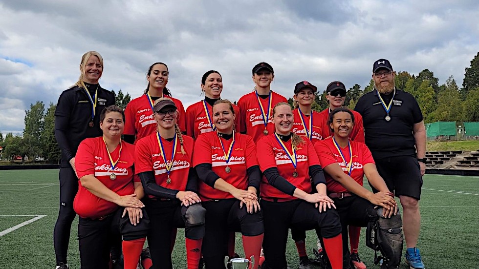 Enköpings BSK tog brons i medaljmatchen i Falun på lördagen. Laget vann med 15-1 och matchen bröts i femte inningen.