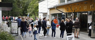 Varför släpptes Valu när folk fortfarande köade?