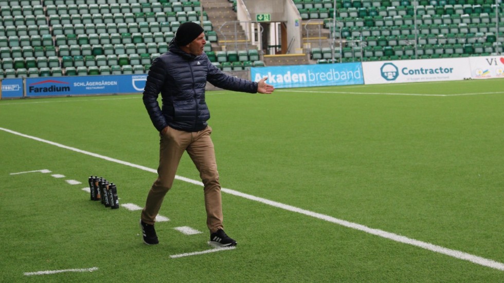 Från minut ett manade Tor-Arne Fredheim på laget från bänken. 