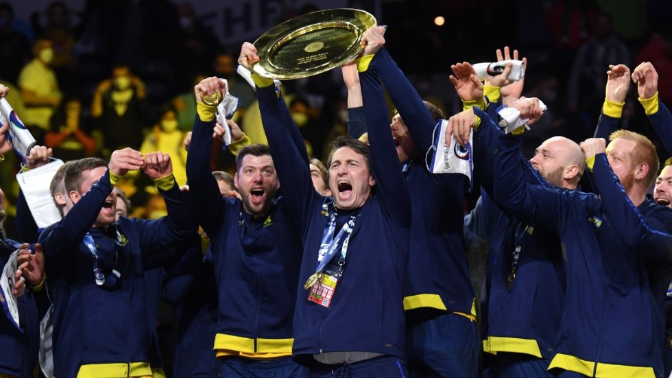 Handbollslandslaget firar EM-guldet i vintras. I januari väntar VM på hemmaplan. Arkivbild.