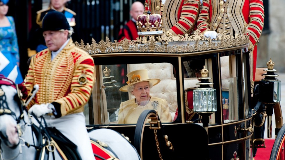 Drottning Elizabeth då hon lämnar kyrkan efter bröllopet mellan prins William av Wales och Catherine Middleton i Westminster Abbey 2011.