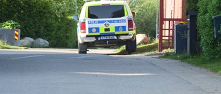 Två män rånade av maskerade gärningspersoner med vapen