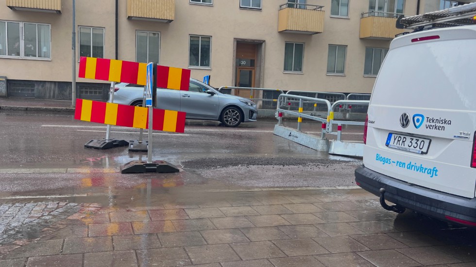 Några trodde inte på att vägen var avstängd. De tog chansen att åka in bakom avspärrningarna för att sedan bli bortvisade av vägarbetare.