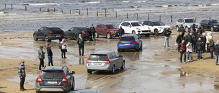 Protest mot bilstopp på stranden