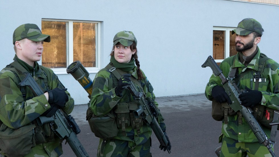 Alexander Svensson, Klara Holst och Amin Naif gör just nu värnplikten vid Helikopterflottiljen och är just i dagarna baserade vid Kvarn.