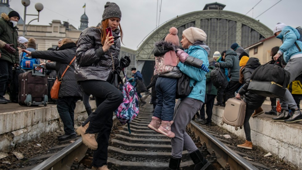 "I dag lever 420 miljoner barn i områden påverkade av krig och konflikt. Miljoner på flykt. Förfärande siffror i juletid och i var tid".