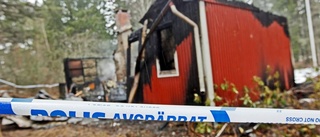 Kvarlevor hittade efter husbrand