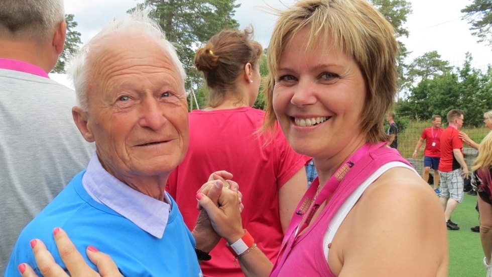 Evald Bohlin och Ann-Katrin Othonen tar en svängom.