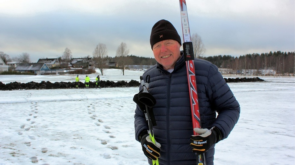 Agne Hansson, kassör i "konstsnöspårgruppen" Gamleby OK, är en av dem som under flera år jobbat för att få till stånd en konstsnöanläggning i Gamleby. Nu är den äntligen på gång. Foto: Lena Dahlberg