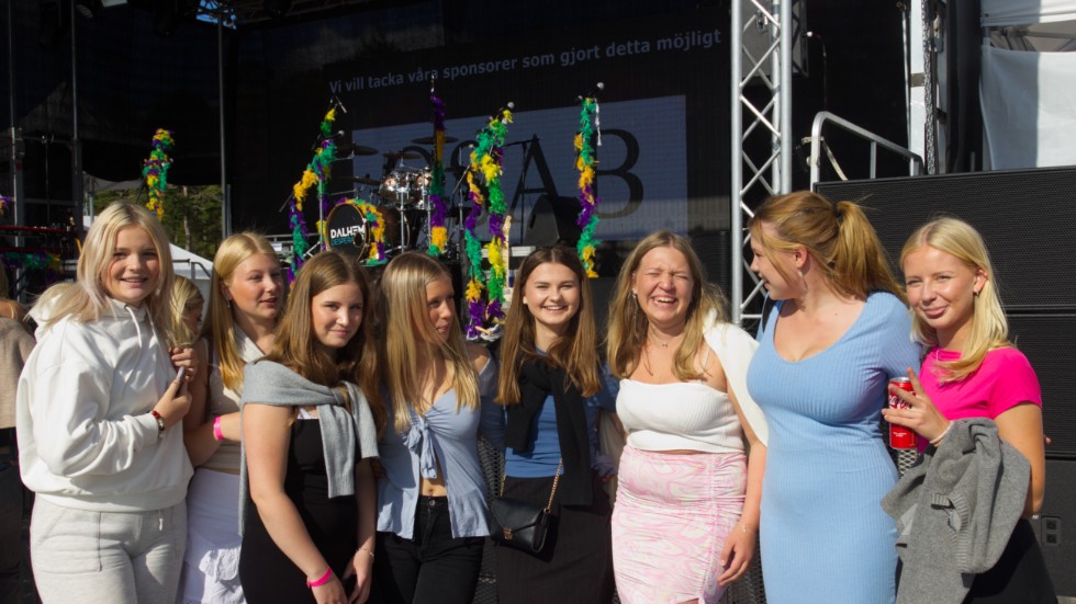 Hailie Berg Östergren, Klara Nylander, Kristina Vass Söderberg, Elsa Widgren, Lea Lövkvist, Annie Blochmann Annas, Ella Blomdal och Kajsa Härestam satsar på att stå längst fram vid staketet när Bolaget spelar.
