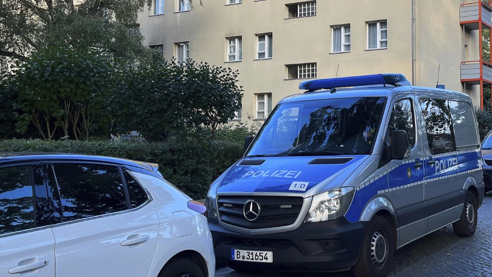 Tysk polis slog till mot ett stort antal medlemmar i den nynazistiska gruppen Hammerskins på tisdagen. Bilden visar ett tillslag i Berlin.