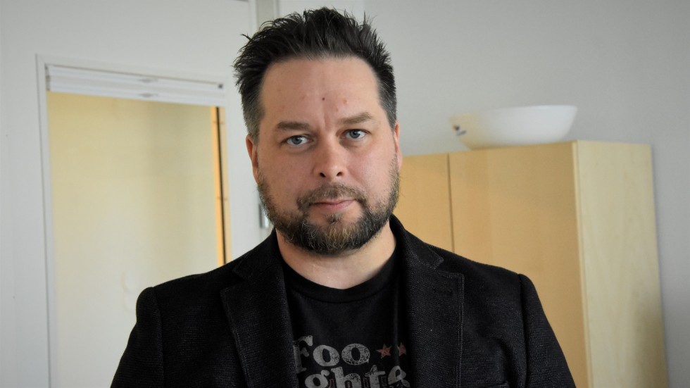 Per Eriksson (S) tror på en dialog när det kommer till skolstrukturen. "Vi är intresserade av att veta vad människor tycker", säger han.