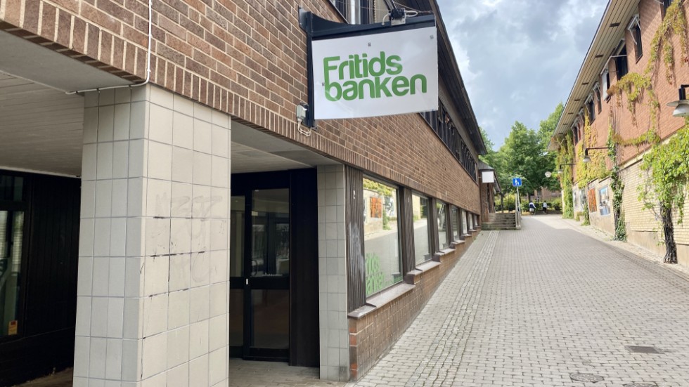 Fritidsbanken i Mjölby öppnade sommaren 2022. Ett år senare flyttade man ut efter en vattenskada. Fastighetsägaren ville ha  återstående hyra. Nu har parterna kommit överens.