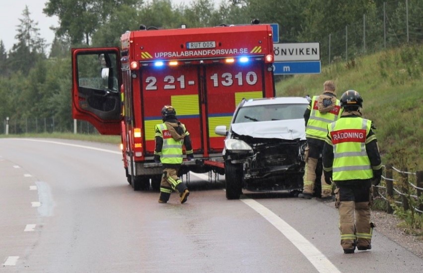 Bilens framdel förstördes i olyckan. 