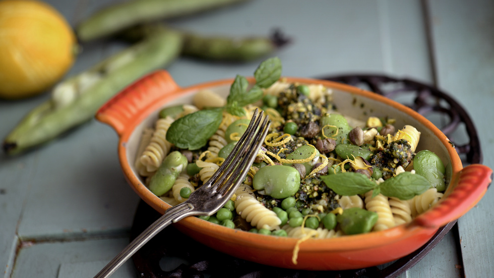 Vegandagen kan exempelvis firas med en vegetariska pastarätt, fusilli med bondbönor och pistaschpesto.