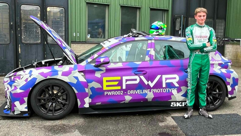 Norton Andreasson innan elbilstestet. Motororganisationen STCC startar elbilsracing nästa år.