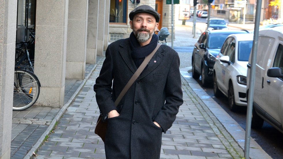 "Den extremt höga konfliktnivån under hela den här affären har skadat förtroendet för höger/SD-styret rejält", menar Nicklas Lundström (V).