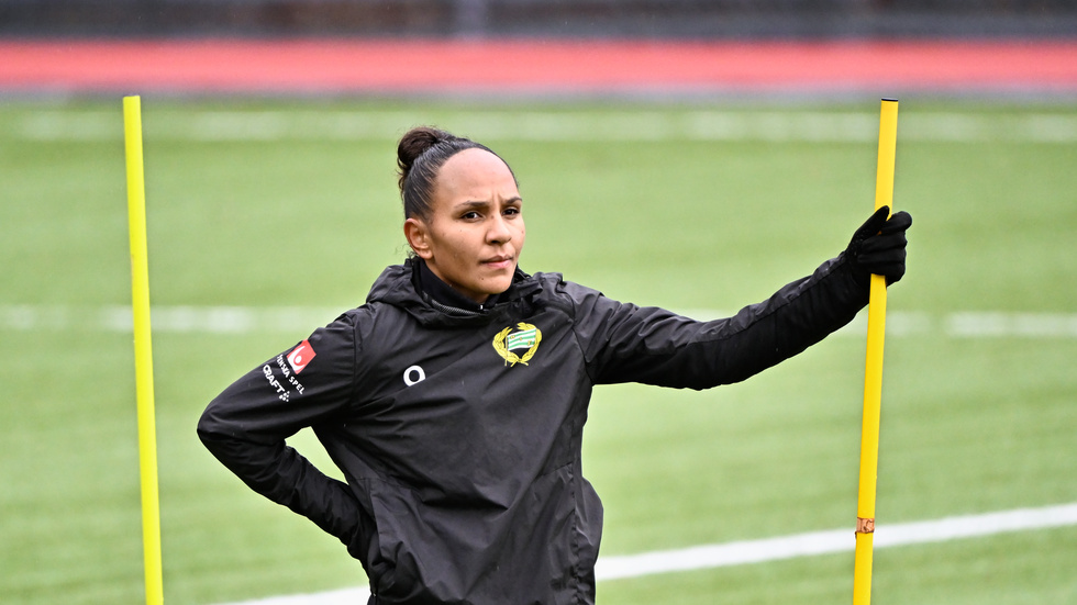 Madelen Janogy under onsdagens träning på Kanalplan i Stockholm inför helgens guldavgörande i damallsvenskan.