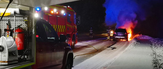 Bil i brand på Storheden - trafiken dirigeras om