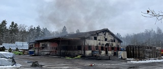 Fabriken igång igen – trots gårdagens storbrand