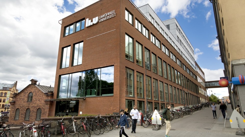 Liu slår ifrån sig kritiken. Studenterna har pluggat för dåligt, menar ledningen.