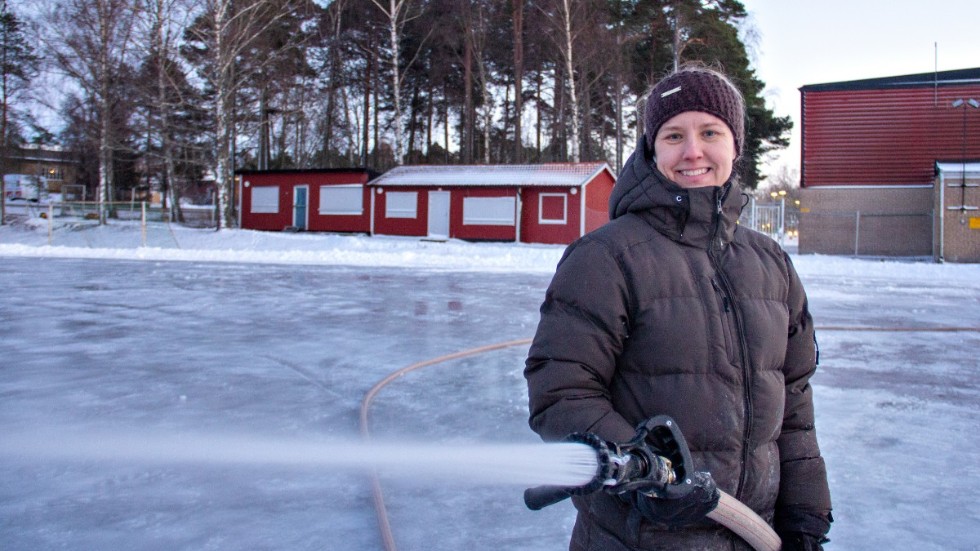 "Jag förstår att kommunen inte mäktar med alla isar. Däremot är det bra att de hjälper till när ideella krafter tar tag i det", säger Mia Egemalm.