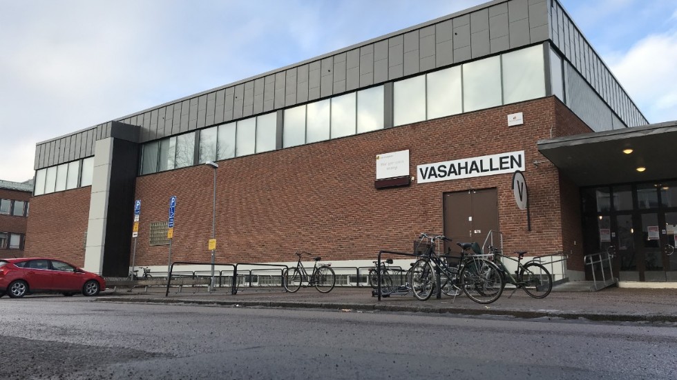 Vasahallen invigdes 1963 och har använts flitigt av föreningar, såväl som närliggande Berzeliusskolan och Katedralsskolan. Idag används den framförallt av KFUM Linköping basket, privatpersoner, medicinska idrottsföreningen och Medeltida stridsteknik Linköping.