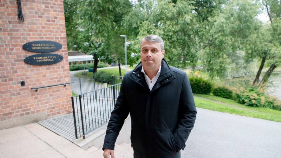 Daniel Kindberg, tidigare ordförande för Östersund, på väg till förhandlingar i hovrätten i Sundsvall i höstas. Arkivbild.